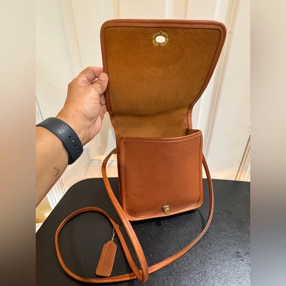 Coach tan Leather crossbody Bag 0547-914